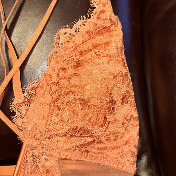 NWT La SENZA Lacy Bralette - Picture 13 of 16